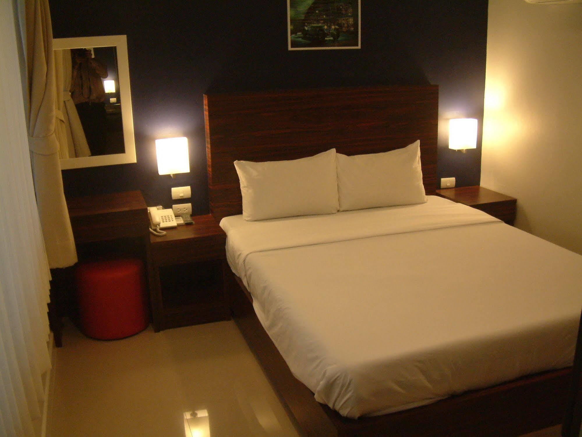 For You Residence Bangkok Buitenkant foto