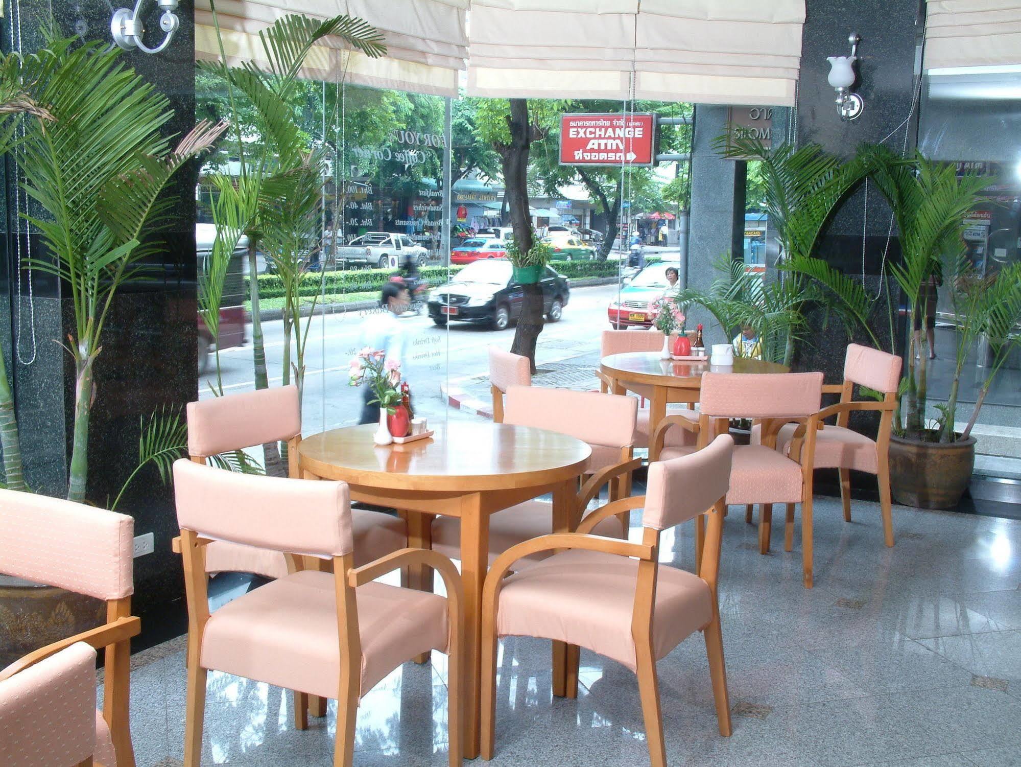 For You Residence Bangkok Buitenkant foto